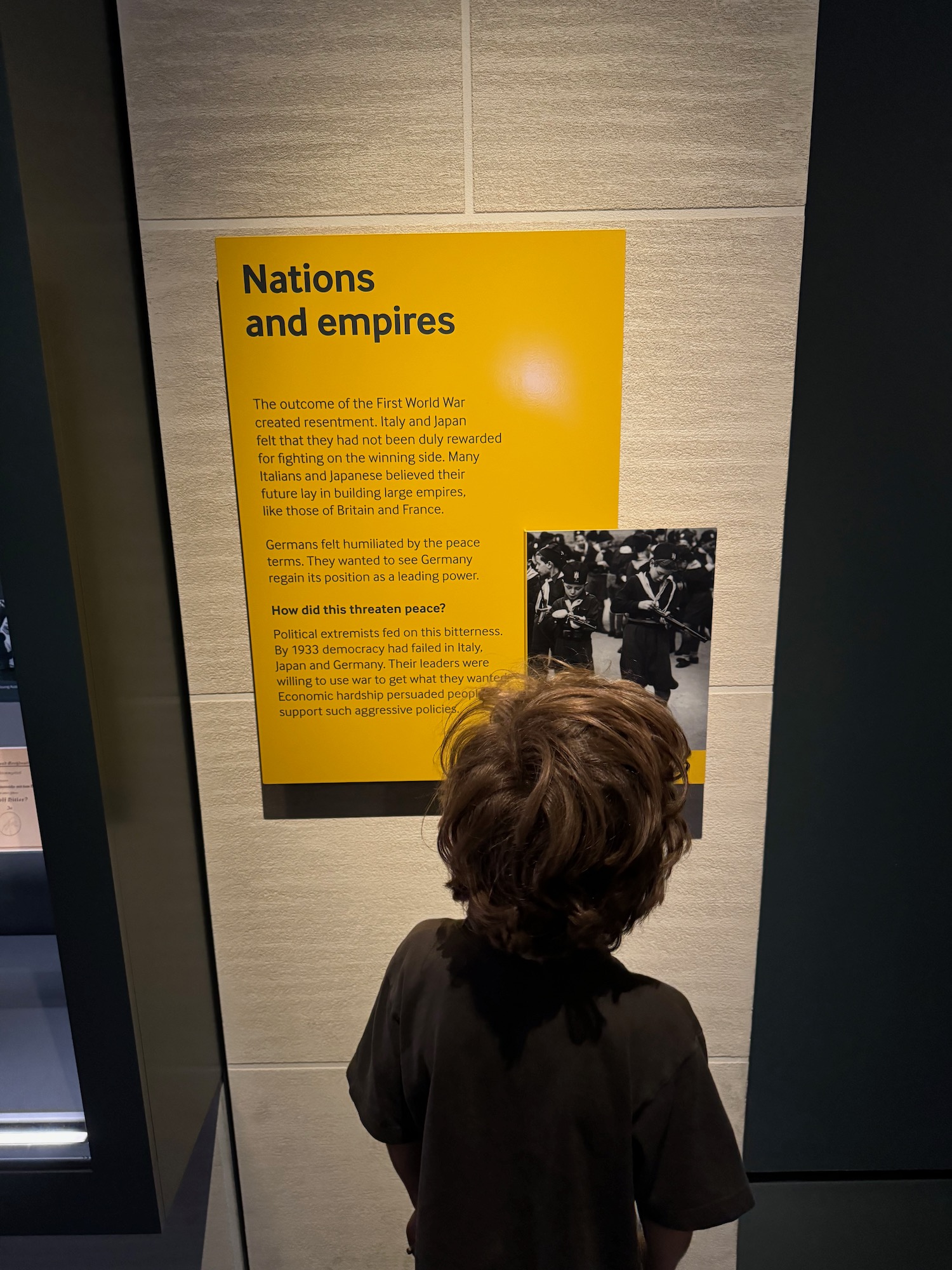 a child looking at a yellow sign