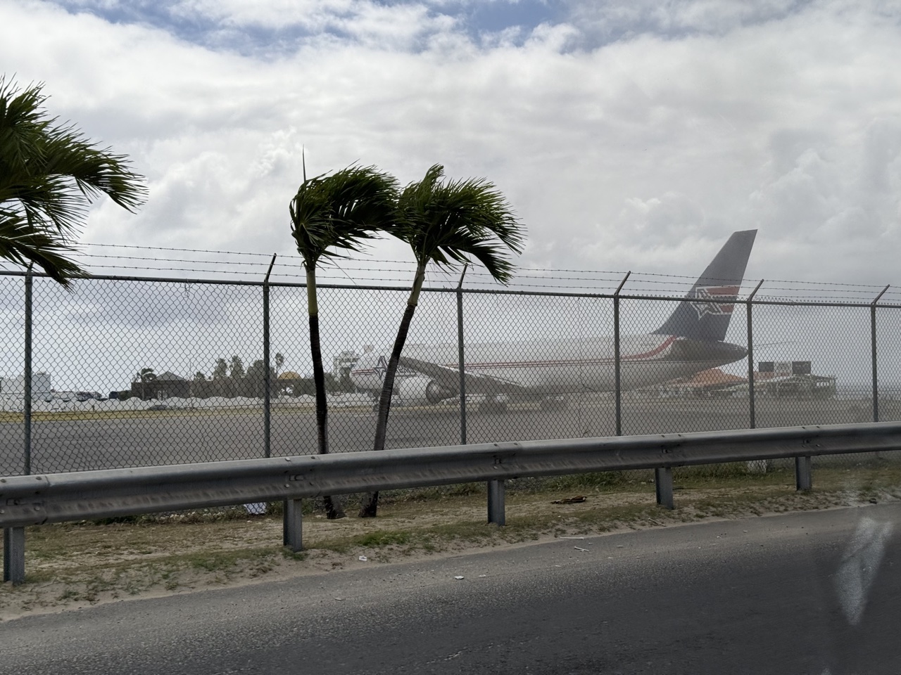 maho beach 767 cargo departure