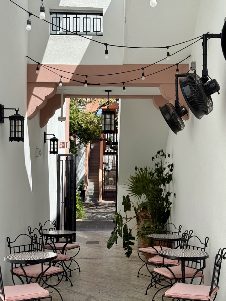 esme miami beach hotel seating