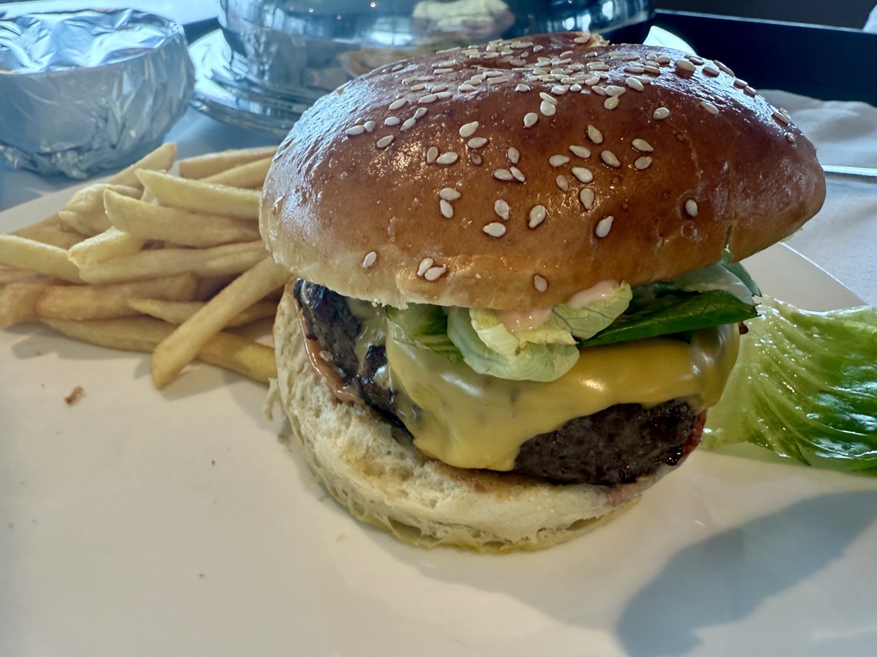 scenic cruises in-room cheeseburger