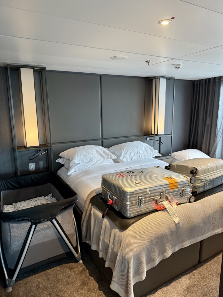 scenic cruises panorama suite bed