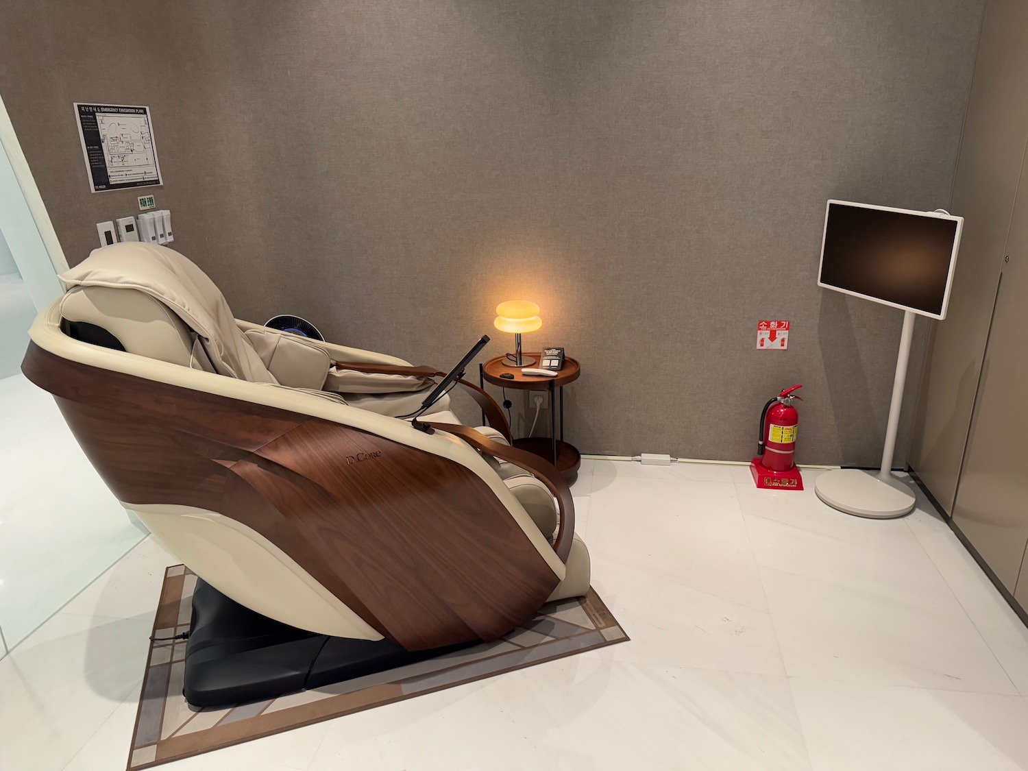 a chair in a room