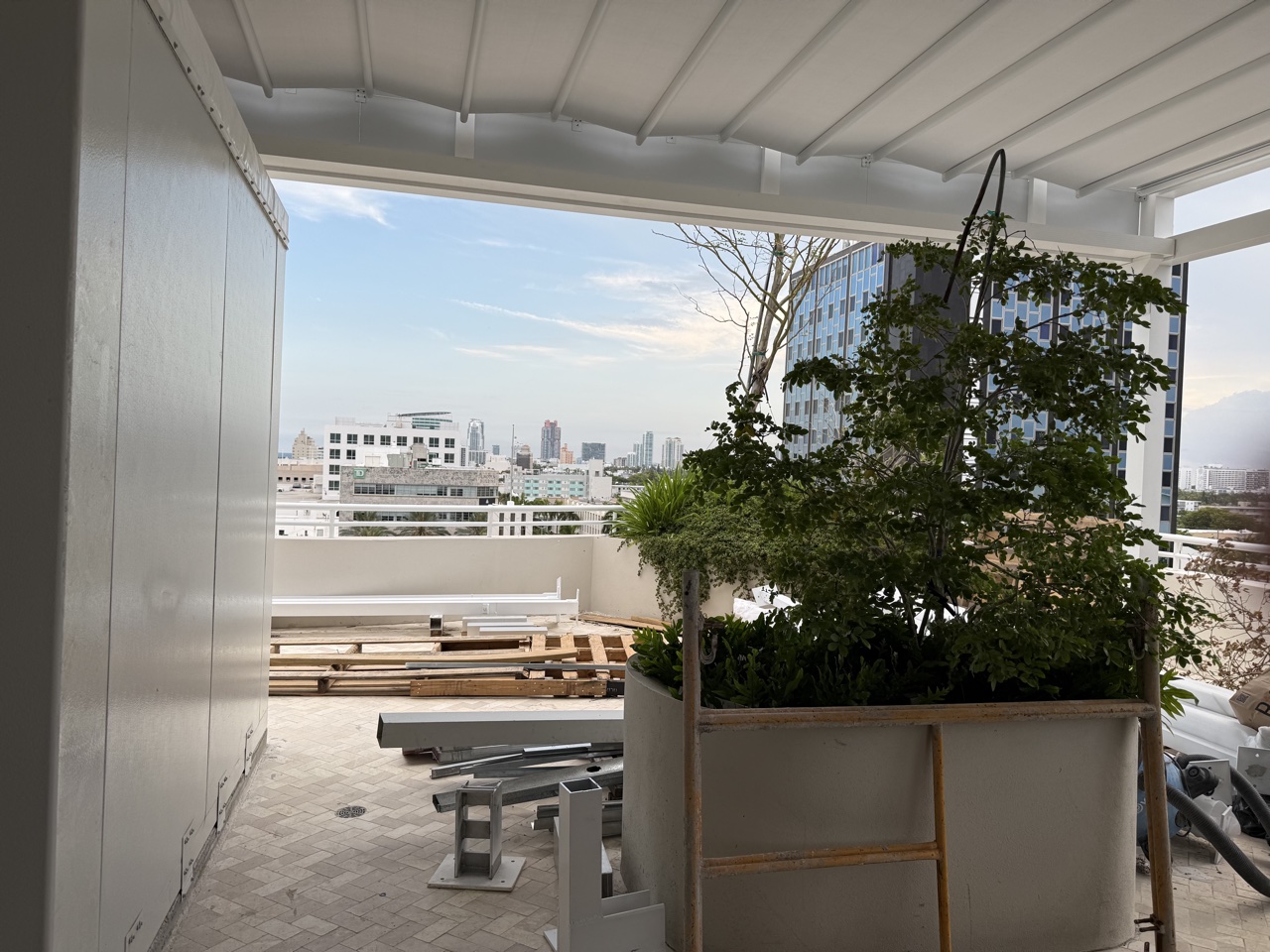 Thompson Miami Beach courtesy of Hyatt Hotels-outdoor dining