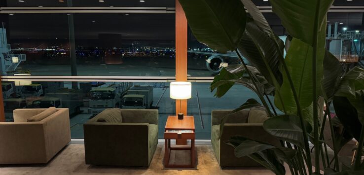 Cathay Pacific The Pier Business Class Lounge Review