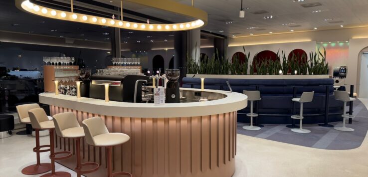 oneworld lounge Amsterdam review