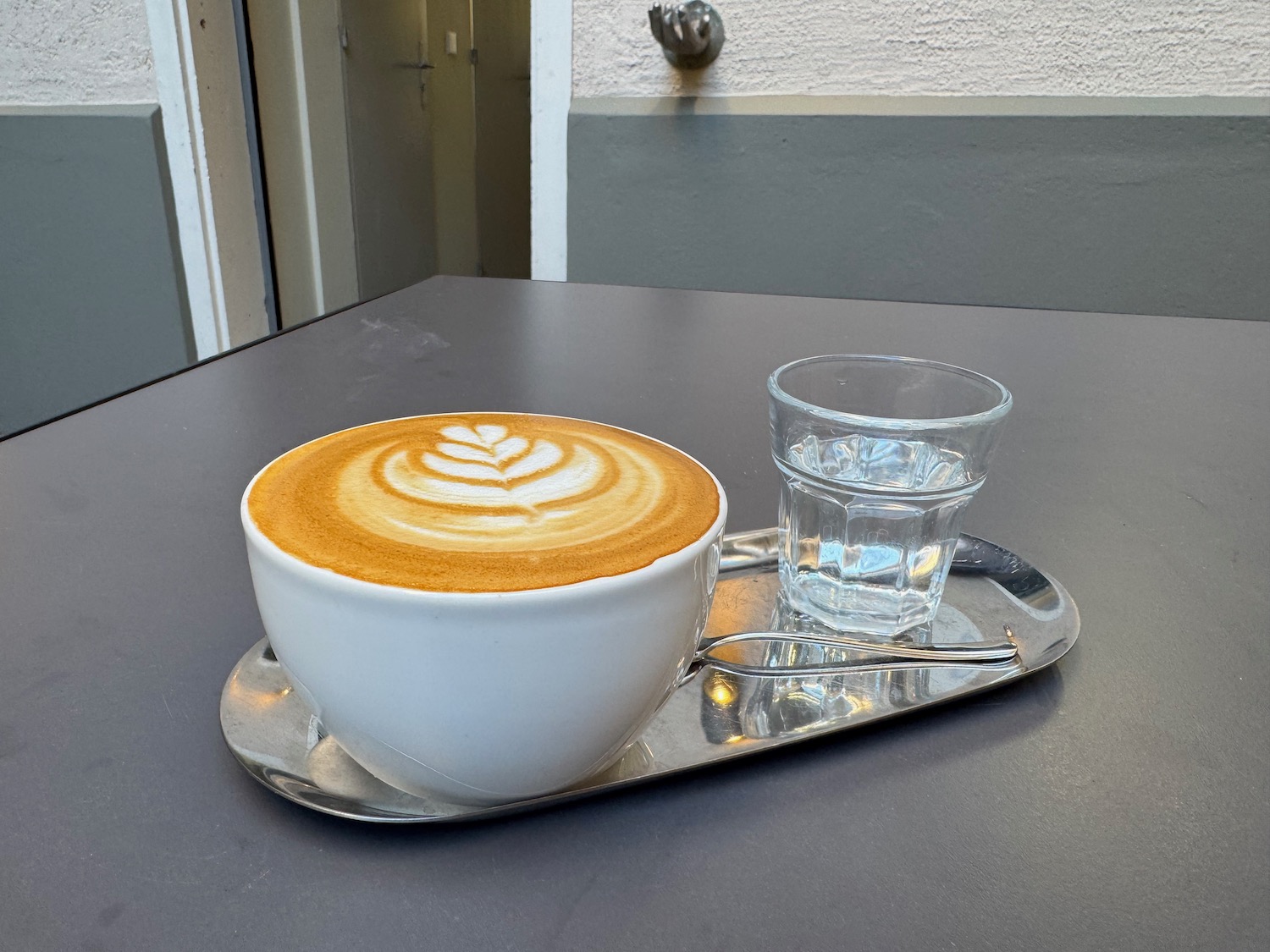 a cup of coffee with a leaf design on top of it