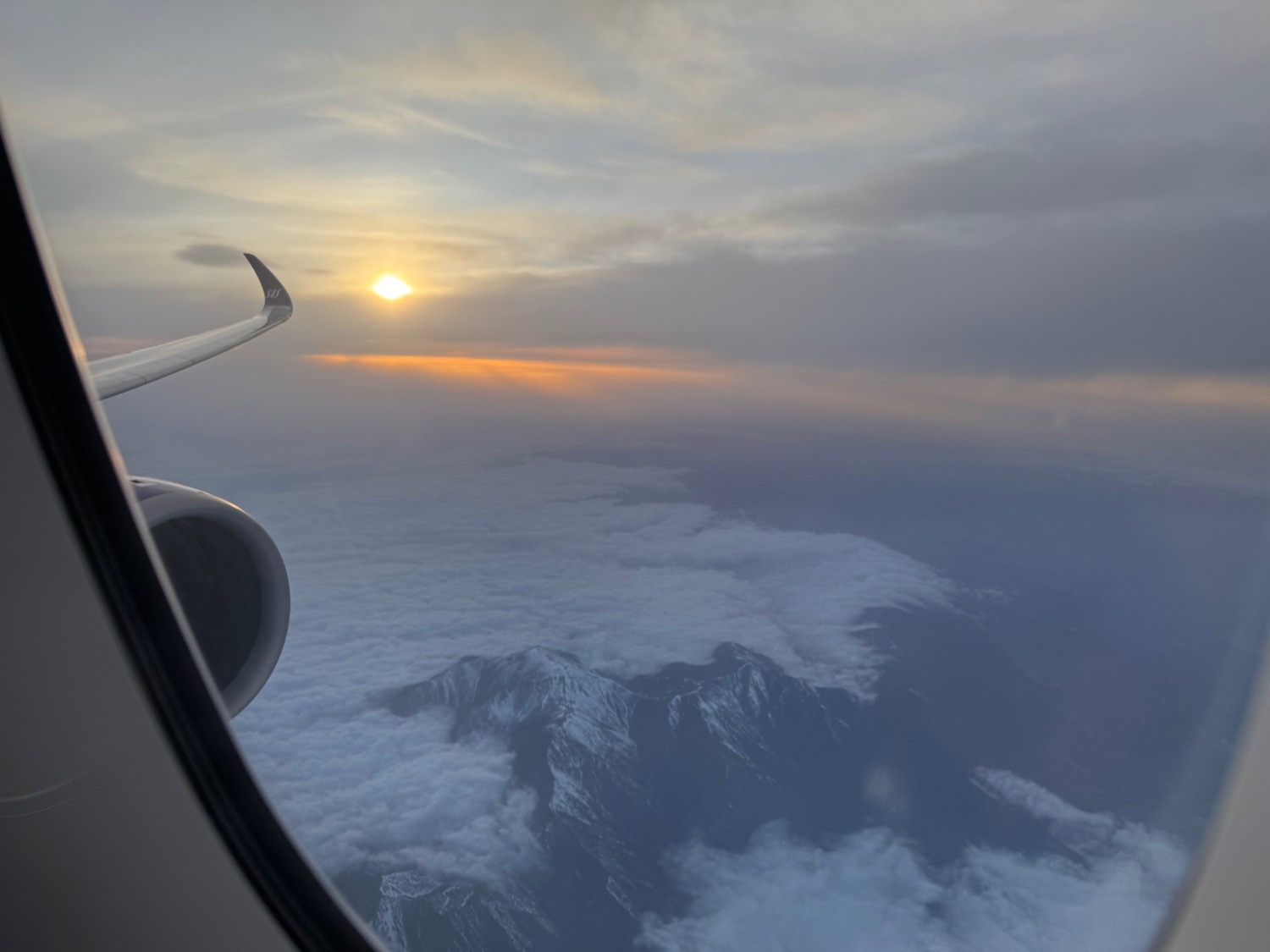 a view of the sun from an airplane window