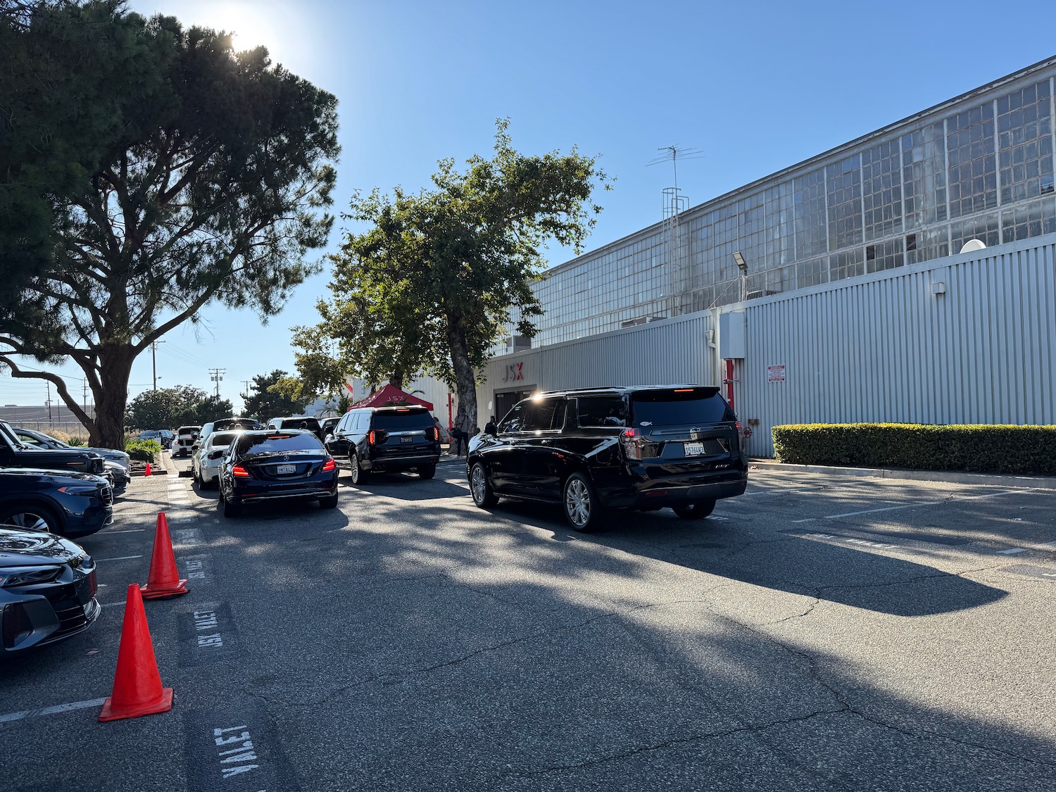 a group of cars parked in a parking lot