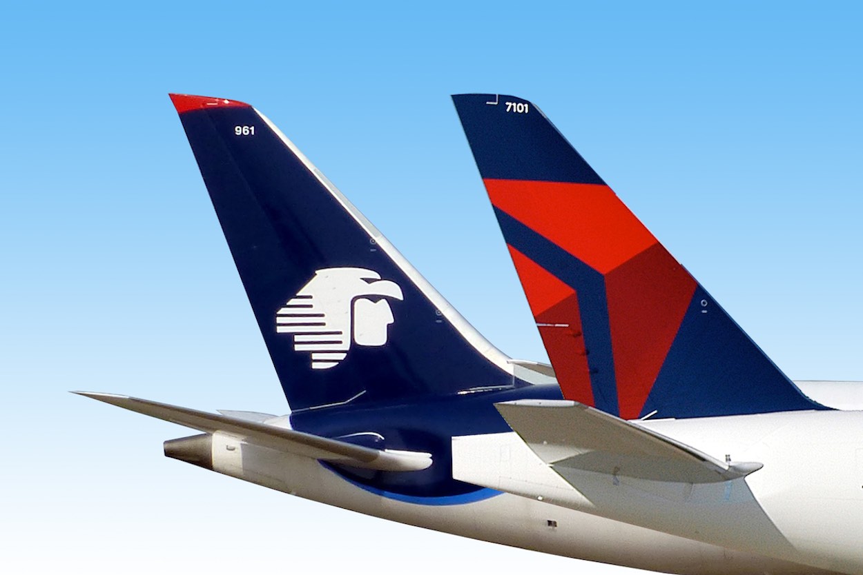 the tail of an airplane