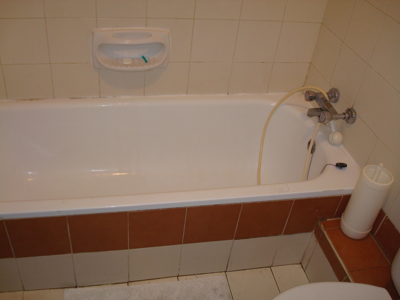 malta hotel tub with shower hose
