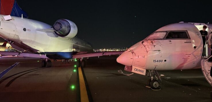Delta jets collide LaGuardia