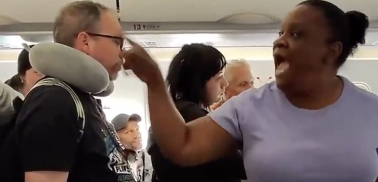 Frontier Airlines mom blocks aisle