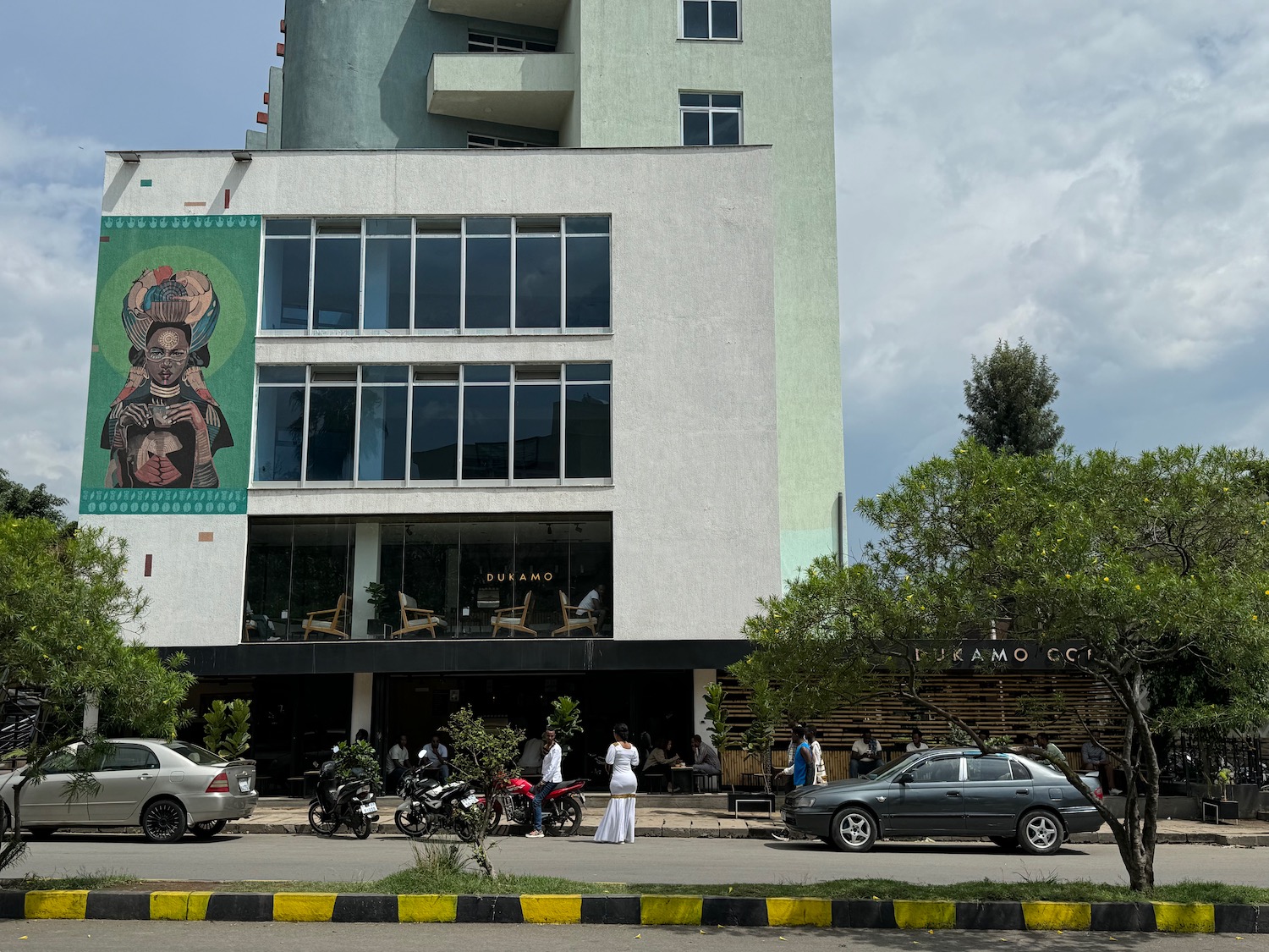 a building with cars parked on the side