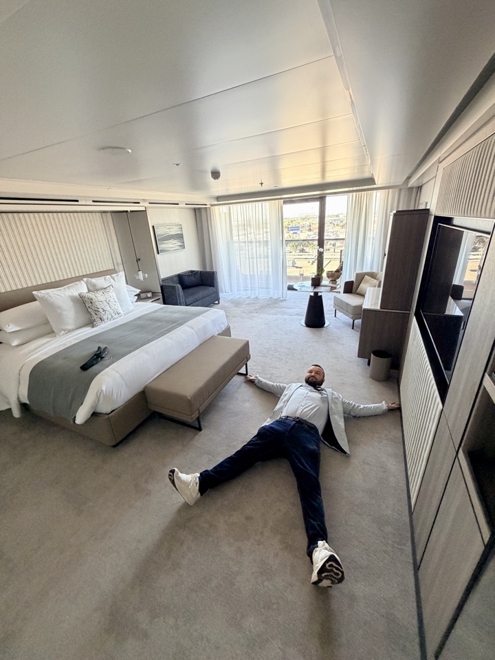 the ritz carlton yacht collection ADA standard suite space