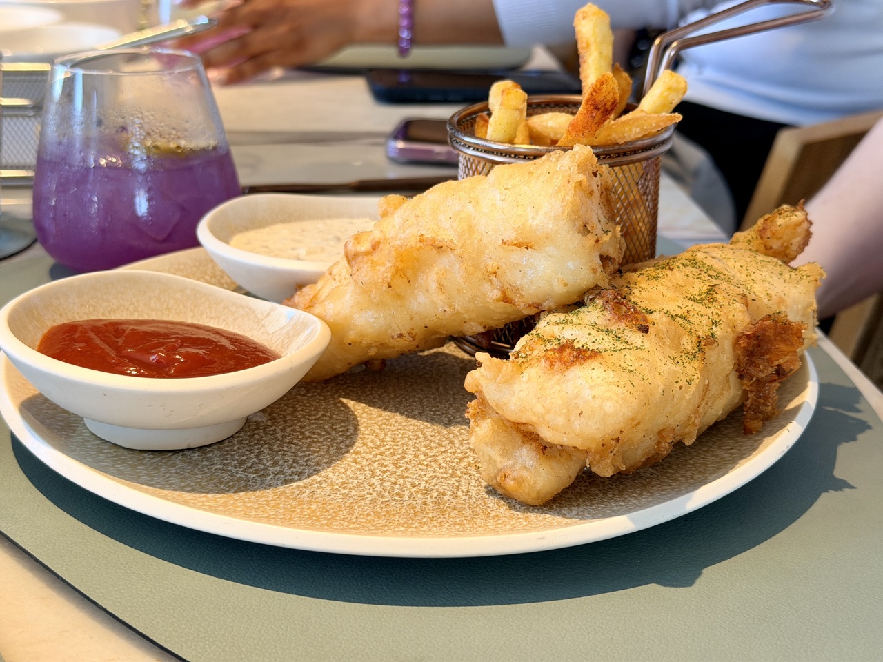 the ritz carlton yacht collection beach house fish and chips