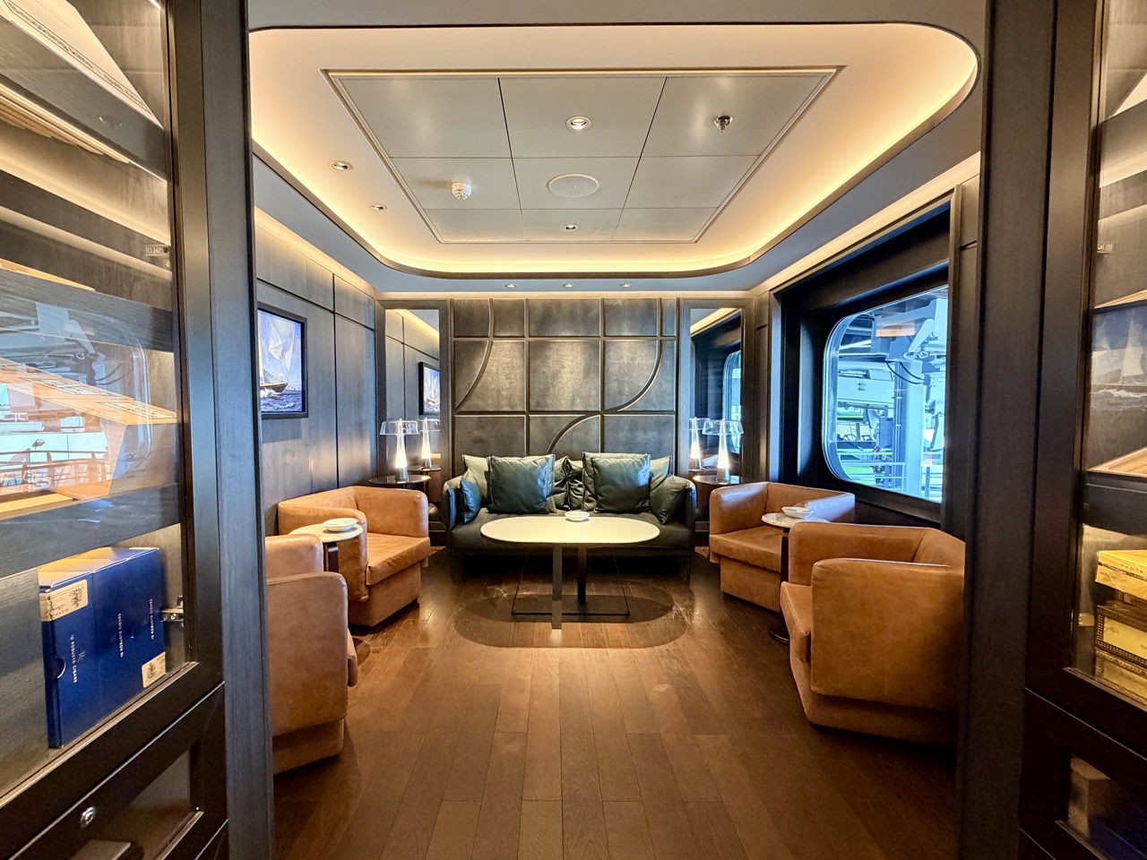 the ritz carlton yacht collection cigar lounge