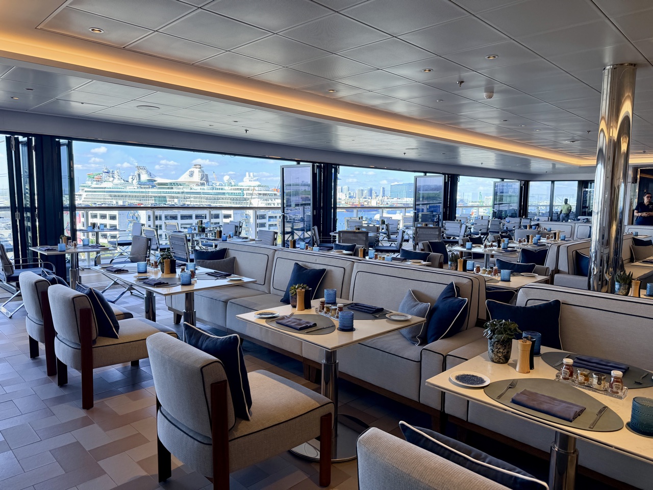 the ritz carlton yacht collection mistral dining