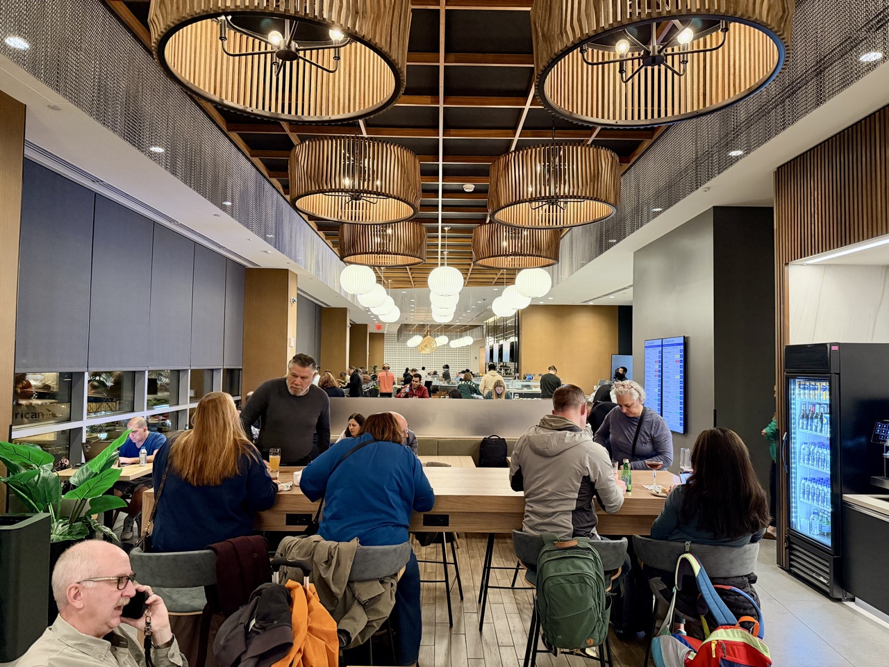 liveandletsfly.com - Kyle Stewart - American Airlines: Flagship Lounge Philadelphia Lags Others