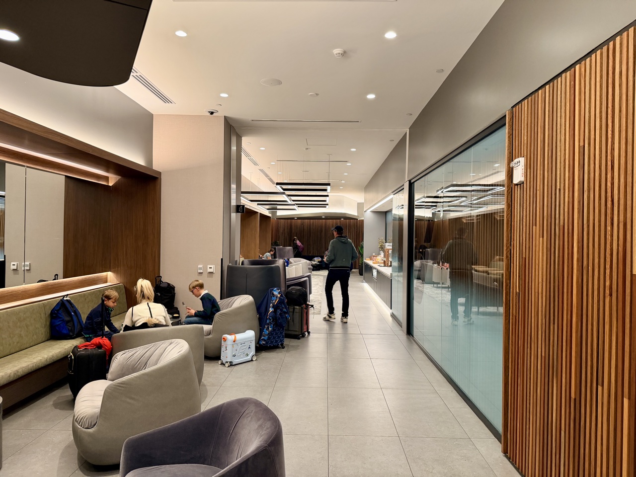 American Airlines Lounge Philadelphia flagship overflow room