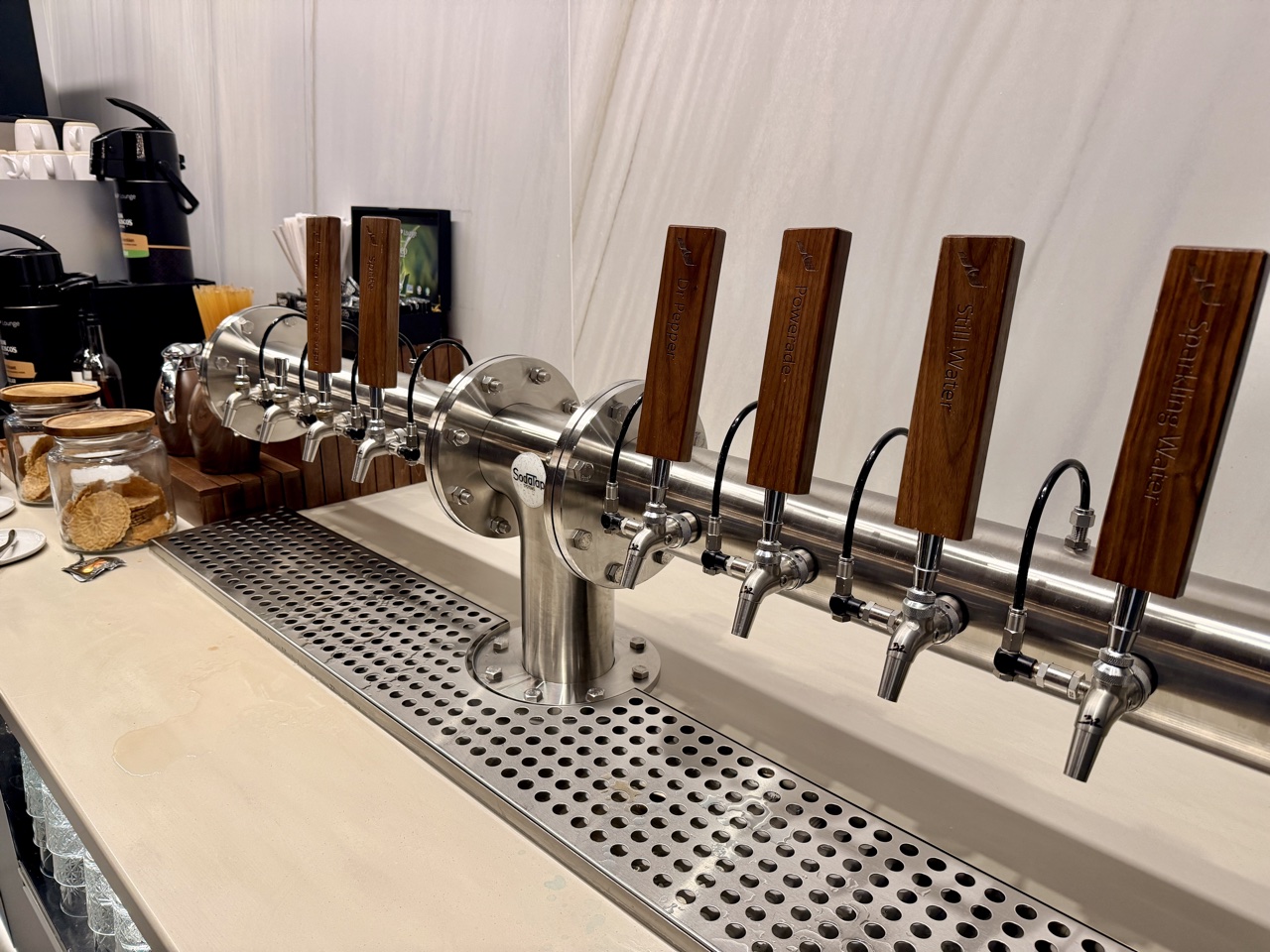 American Airlines Lounge Philadelphia flagship taps