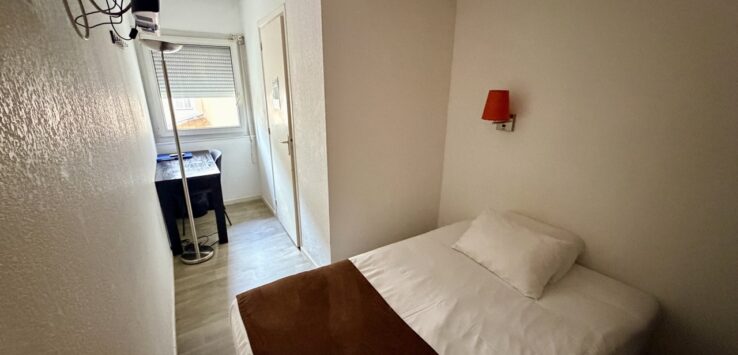 Two Star Hotel Cannes France - bedroom wide