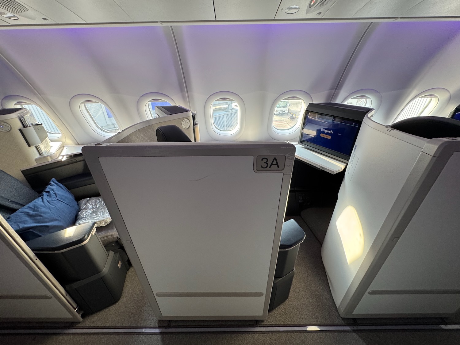a seat and desk in an airplane