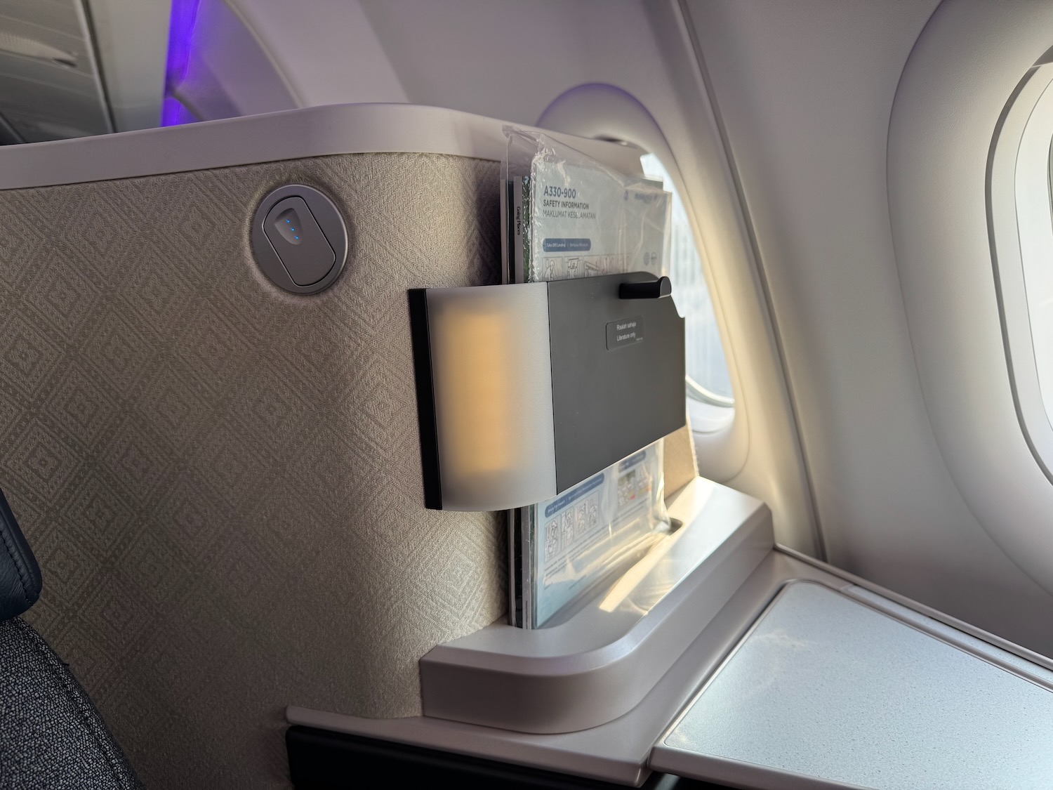 a seat with a shelf in it