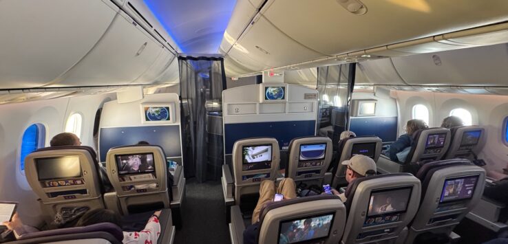 United 787 Premium Plus Hong Kong Bangkok