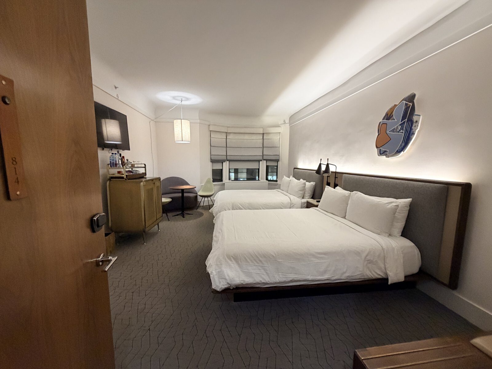 Queen deluxe room overview 3 at Hotel Seville Nomad