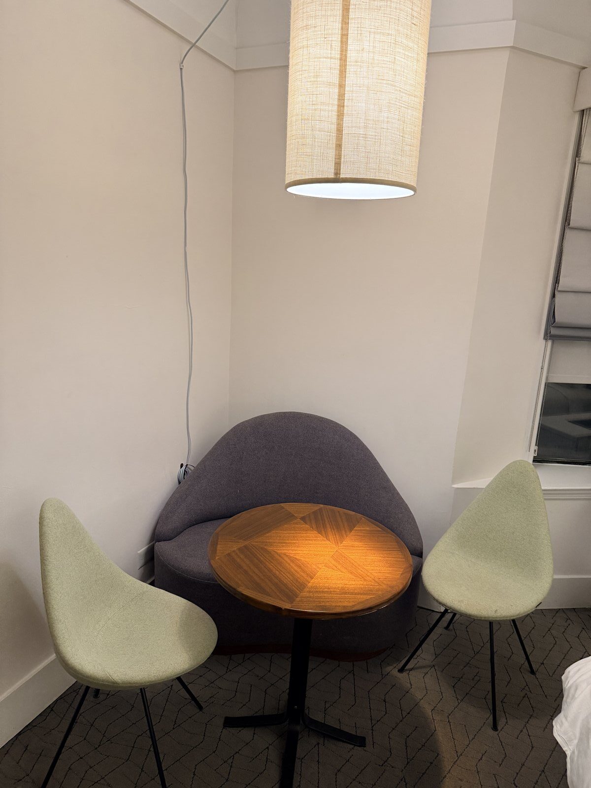 Queen deluxe seating area at Hotel Seville Nomad