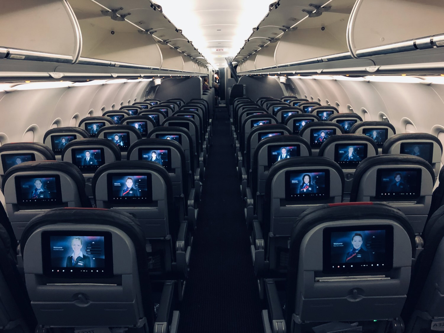 liveandletsfly.com - Matthew Klint - American Airlines Weighs Bringing Back Seatback TVs After Betting Against Them