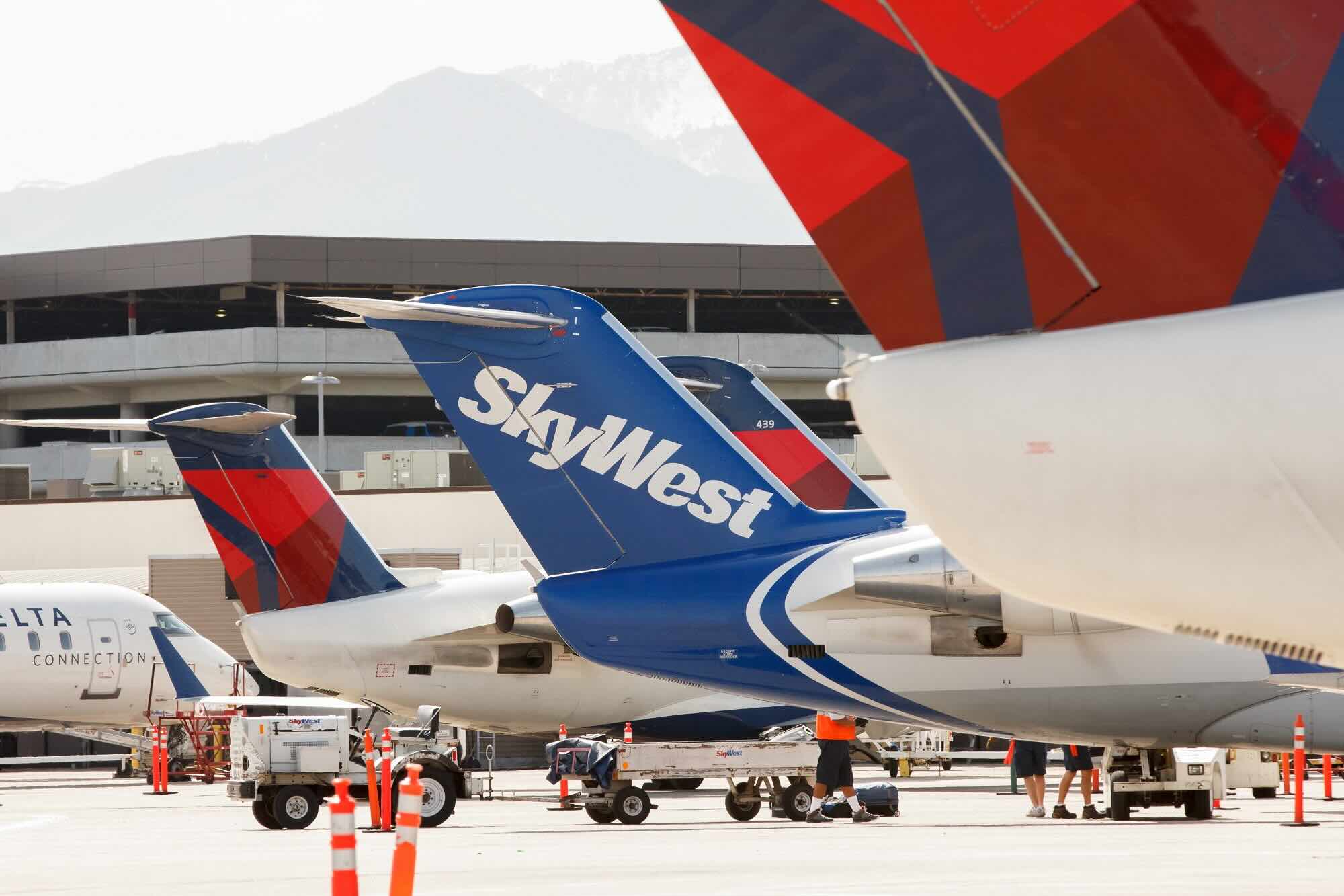 SkyWest CEO Accused Of Delaying Delta Flight For His Daughter