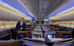 United Airlines 787-9 Elevated