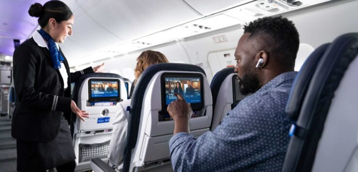 United Airlines ban passengers headphones