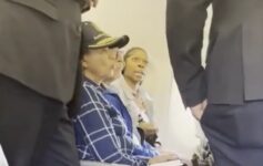 JetBlue passenger holds up flight