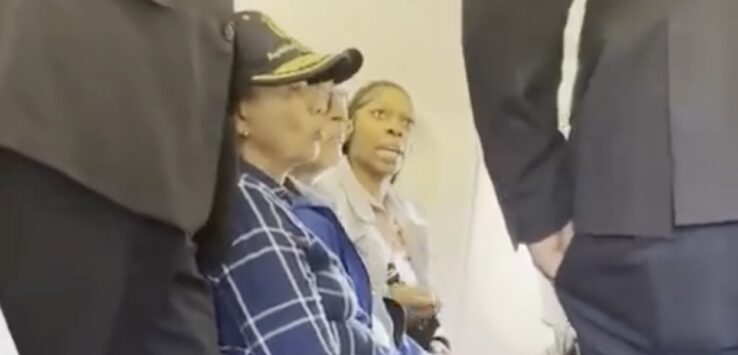 JetBlue passenger holds up flight