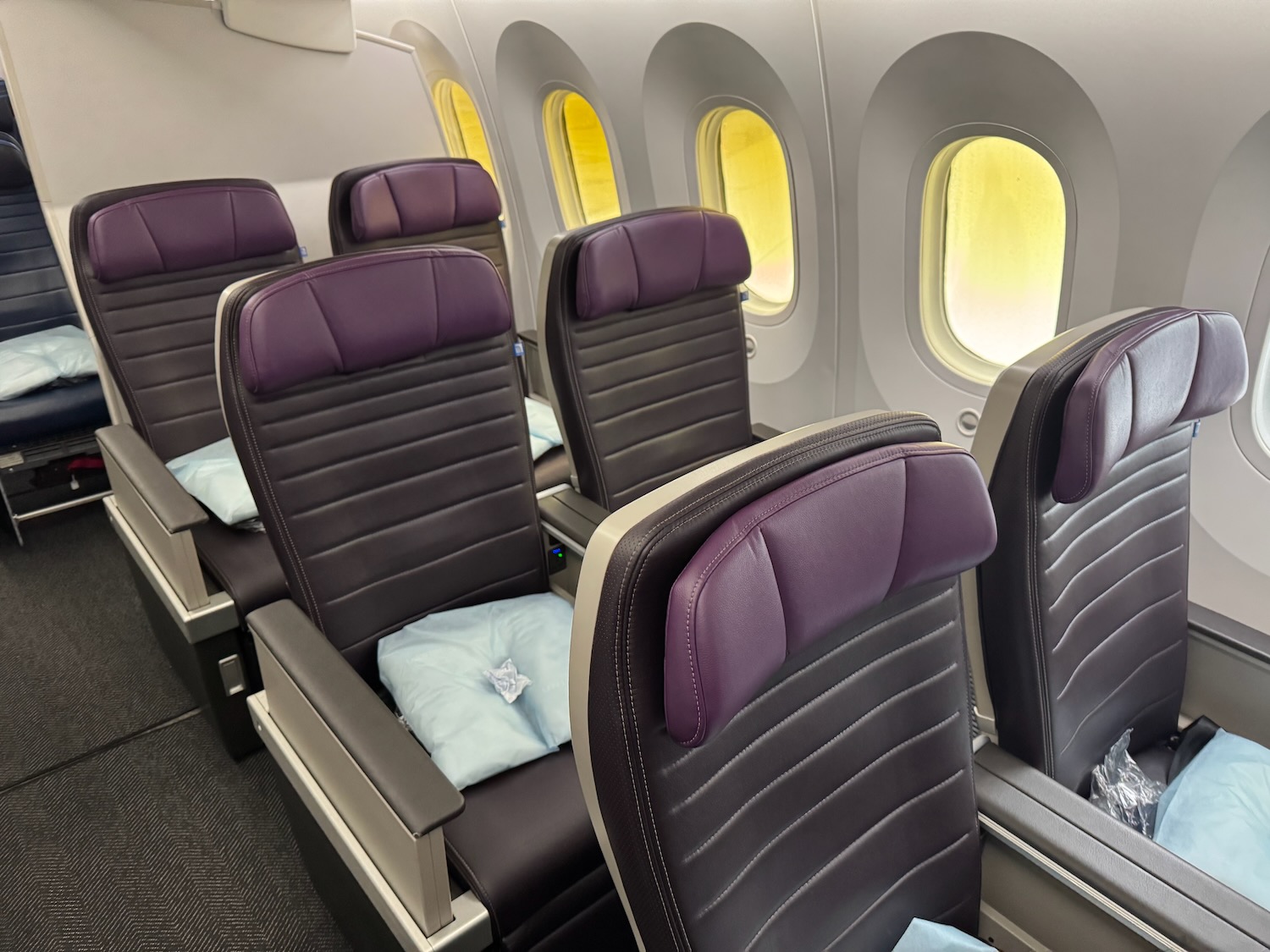 TravelWireDaily — Review: United Airlines 787-9 “Premium Plus” Premium Economy Class
