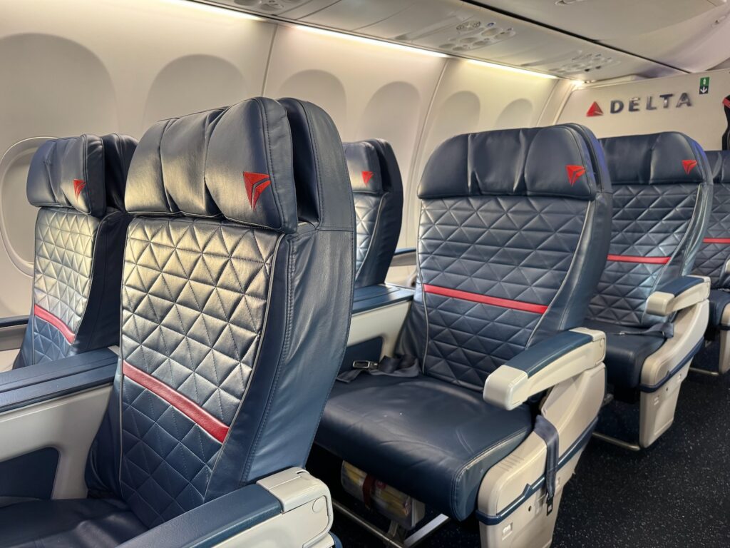Amazing Delta 737 900er First Class Images