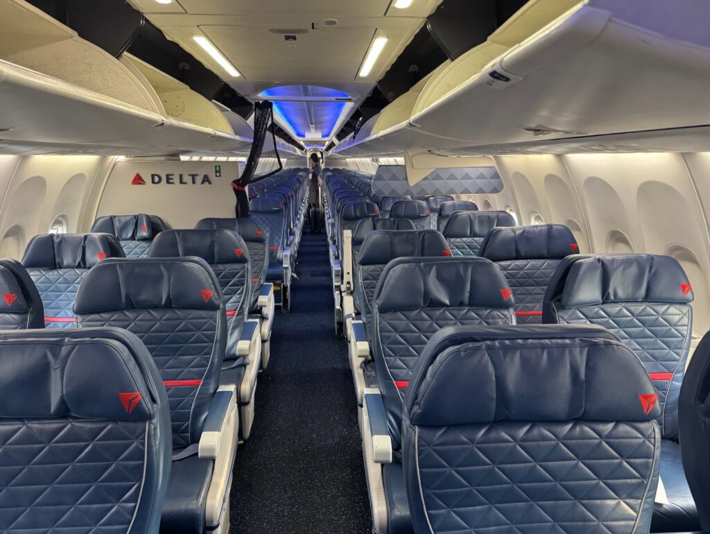 Amazing Delta 737 900er First Class Images