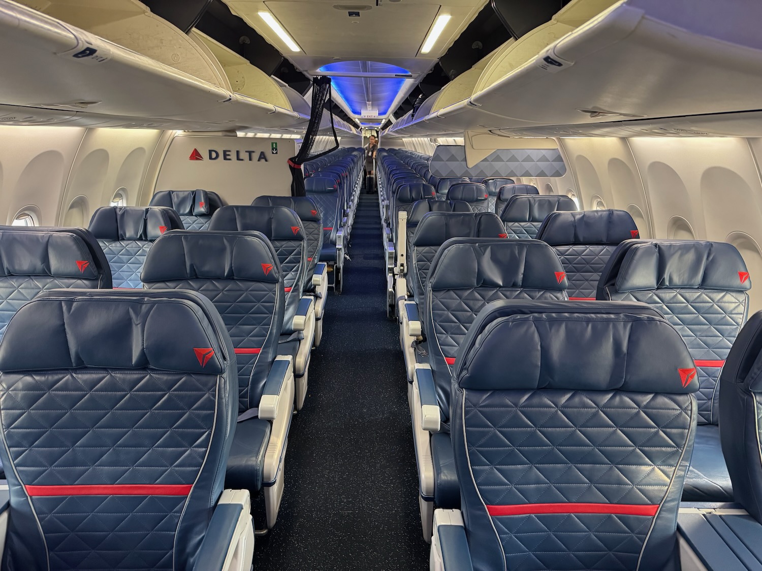 TravelWireDaily — Review: Delta Air Lines 737-900ER First Class