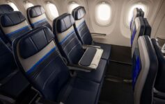 United Airlines block middle seats