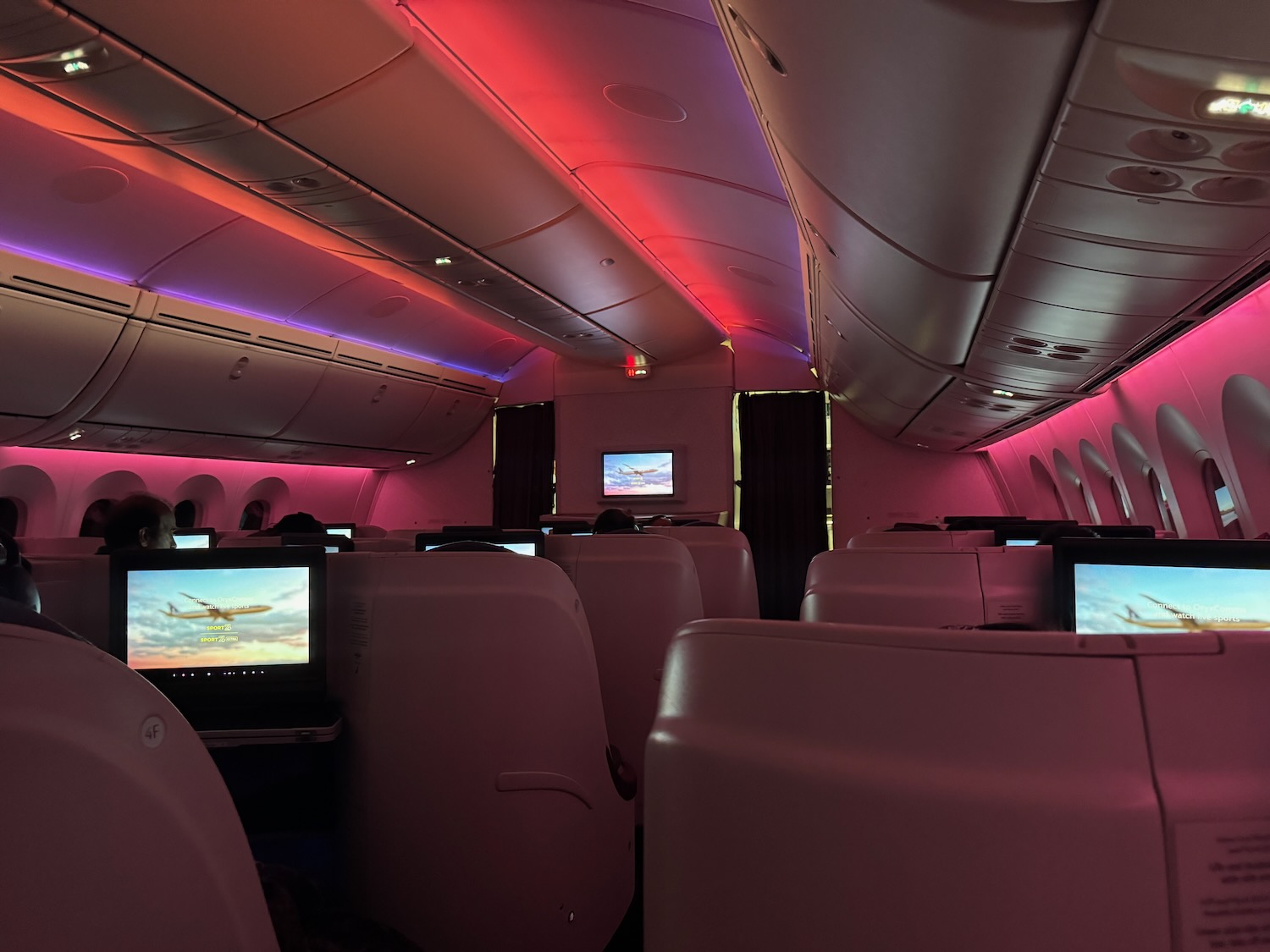 TravelWireDaily — My Late-Night Flight To Delhi In Qatar Airways 787-9 Business Class…