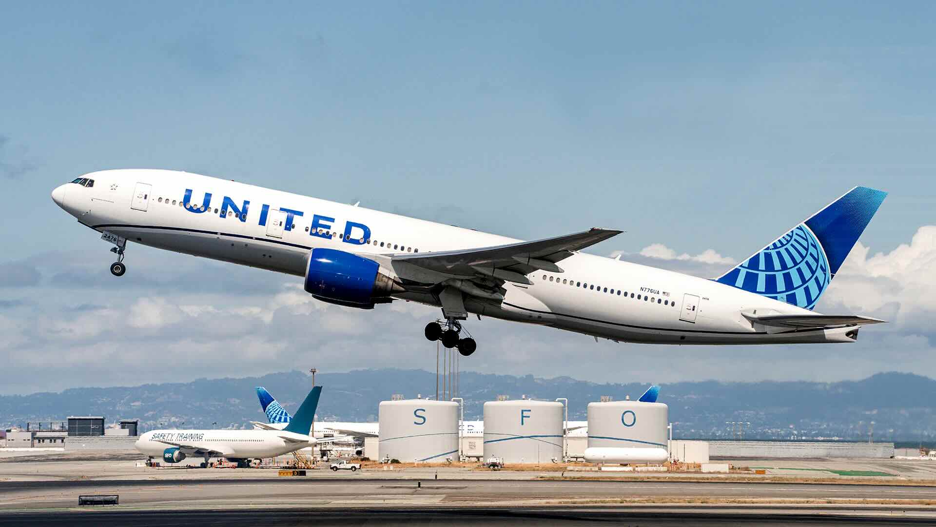 TravelWireDaily — United Airlines Posts Record Revenue And Raises Profit Outlook, But Delta Air Lines Was More Profitable