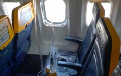 Ryanair 737 window incident