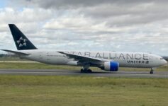 star link airline United Airlines Star Alliance livery Boeing 777-200 in Rome