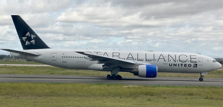 star link airline United Airlines Star Alliance livery Boeing 777-200 in Rome