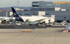 european airports frankfurt germany lufthansa boeing 787-9